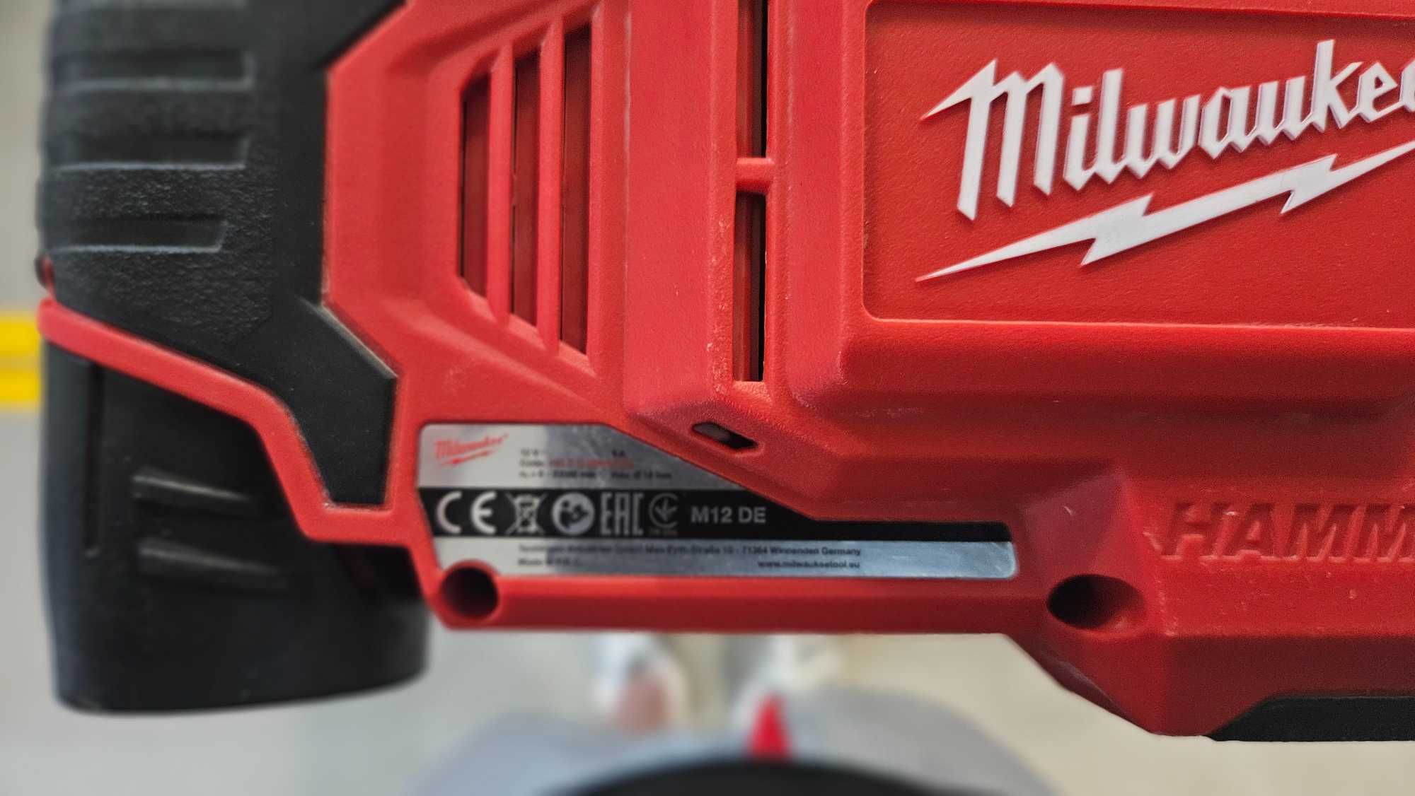 Odsysacz Milwaukee M12 DE