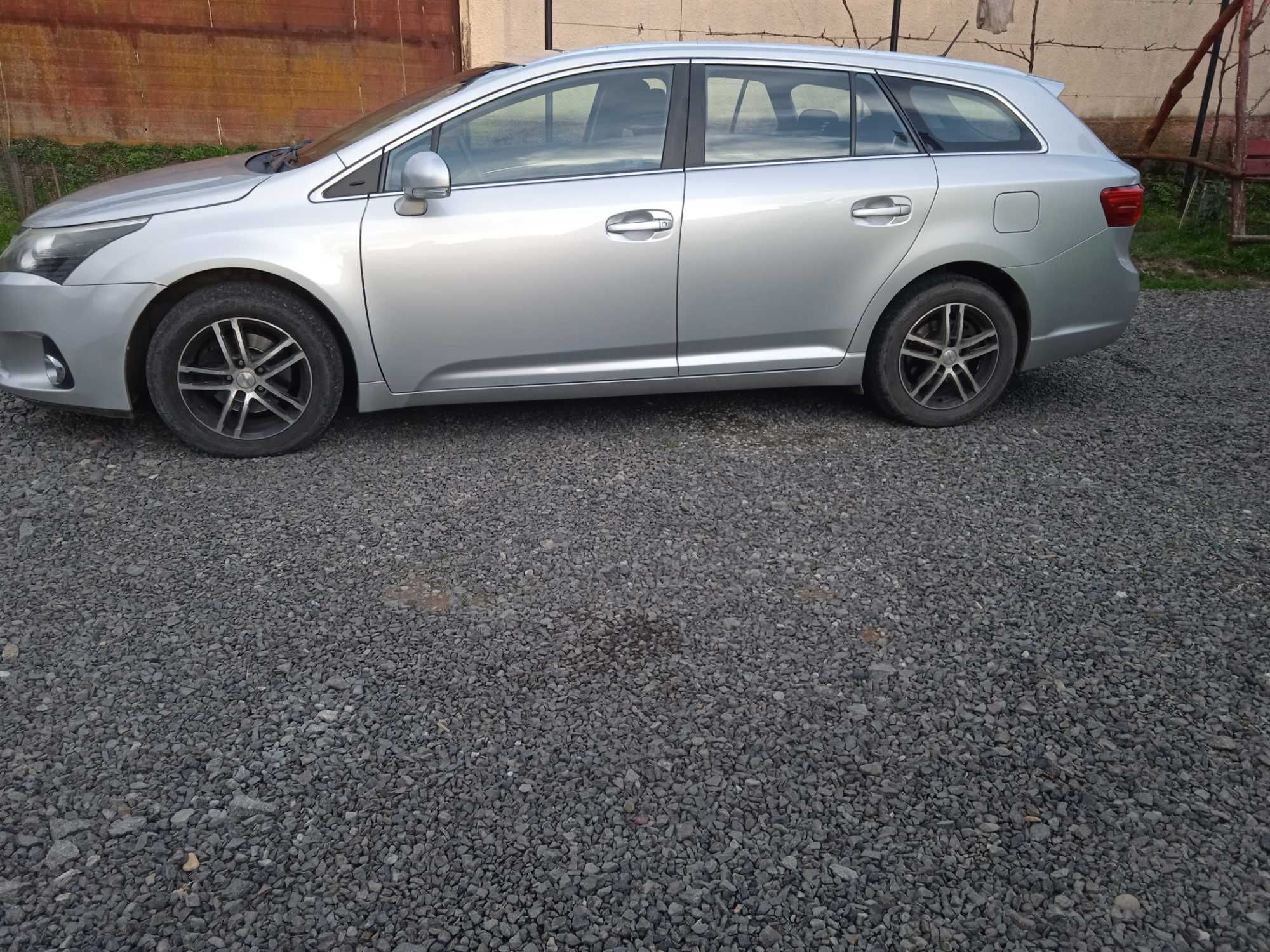 Toyota Avensis 2012