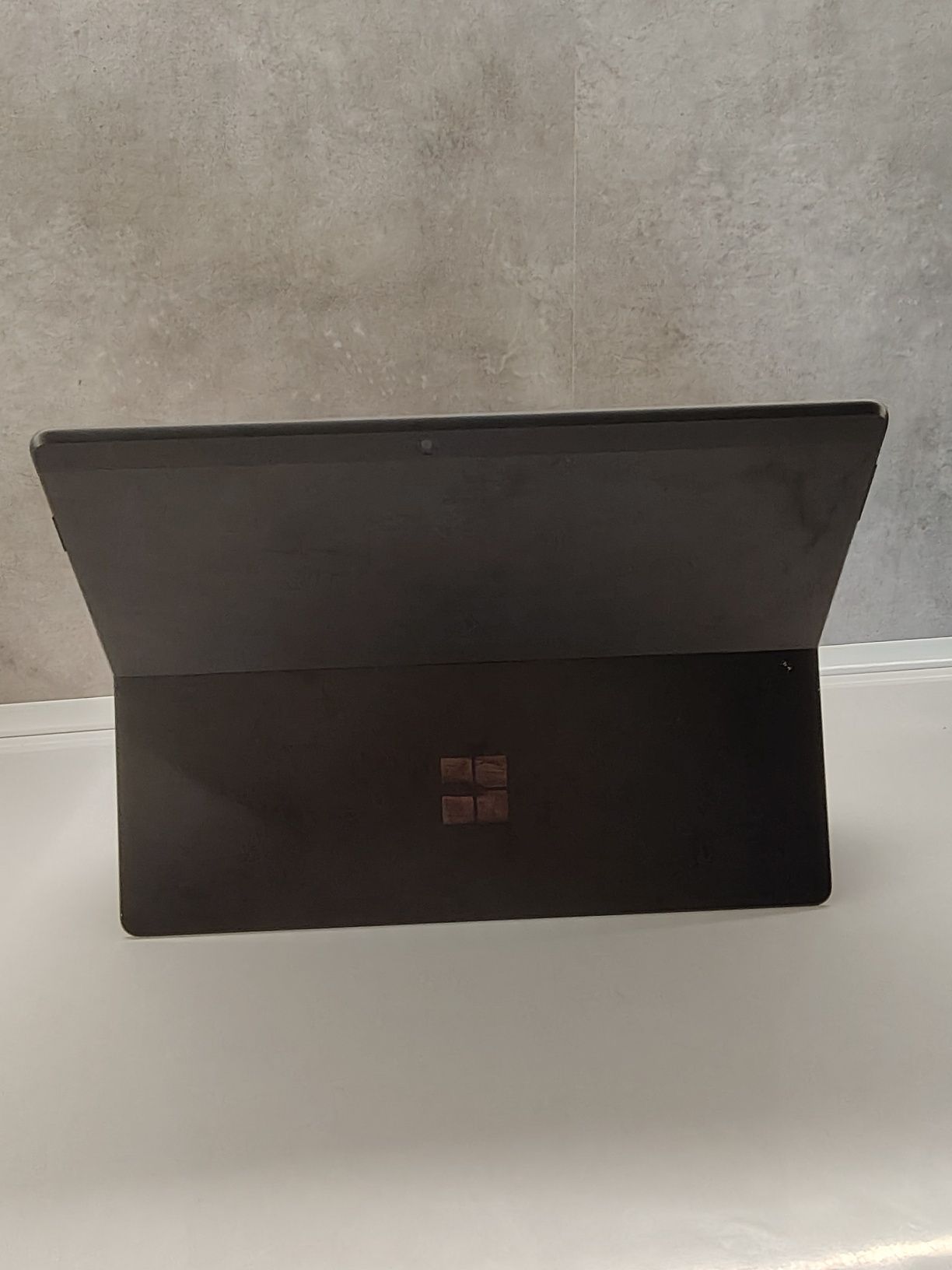 Tablet Microsoft Surface Pro X + klawiatura + pióro