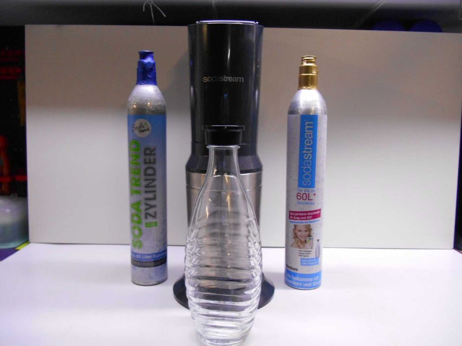 ZESTAW z karafka Saturator SODA STREAM + 2 pelne butle