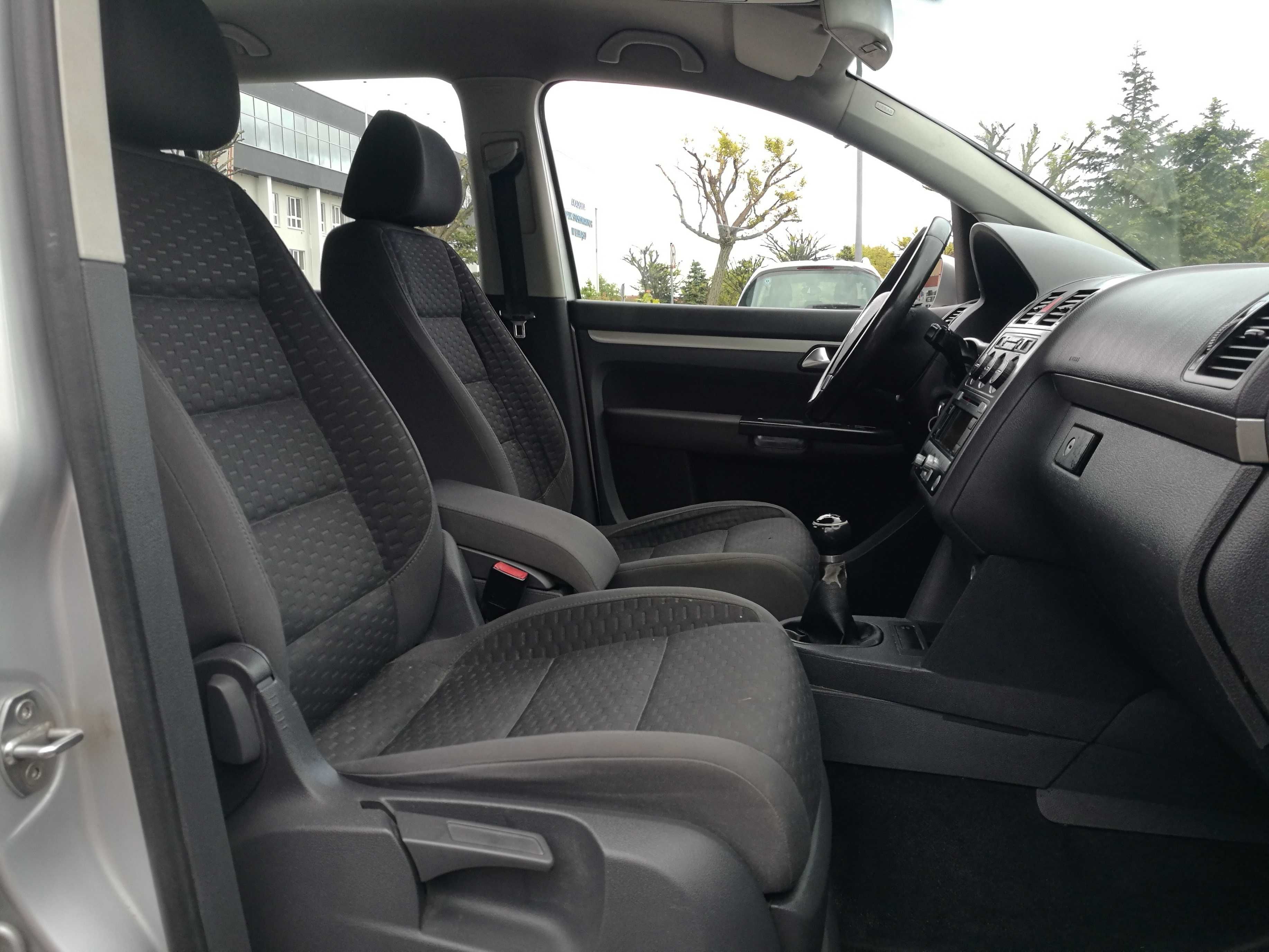 Ekonomiczny VW TOURAN Lift. r2007. p 1.9tdi. Skrzynia 6 biegów manual.
