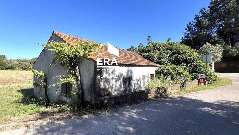 Moradia c/ projeto de reconstrução localizada em Abiúl, Pombal