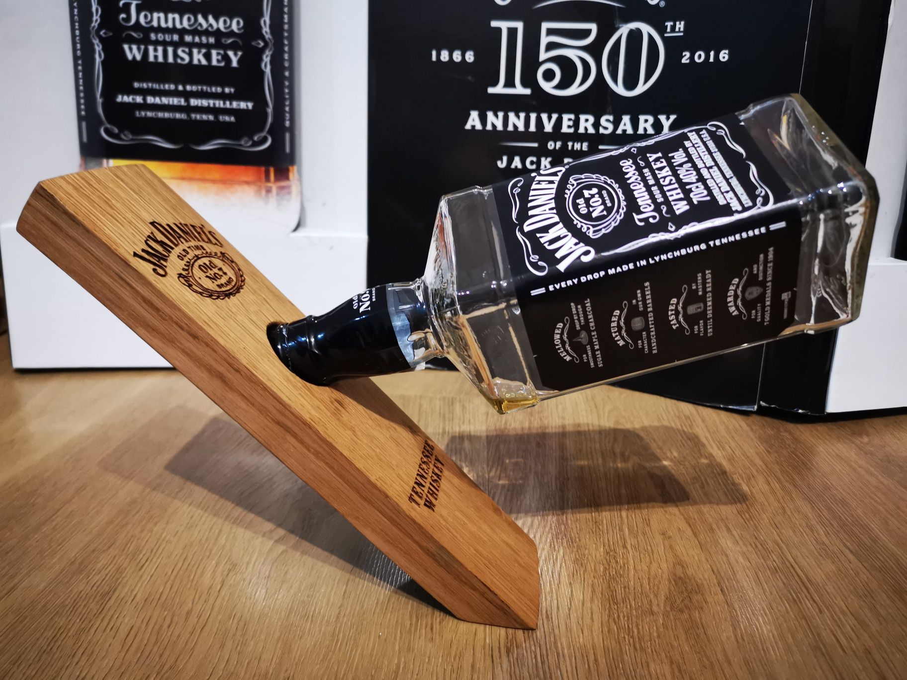 Ekspozytor dębowy Jack daniels