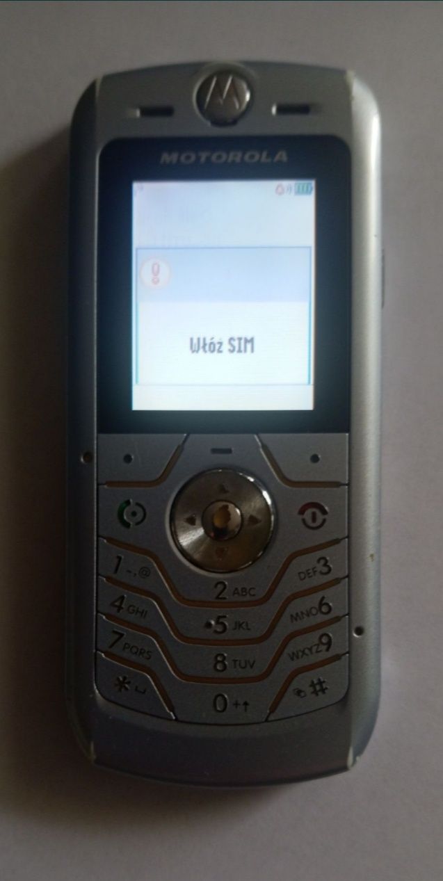 Motorola L 6 z orginalną ładowarką i pudełkiem.