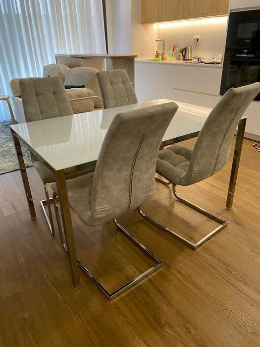 Mesa de Jantar com cadeiras