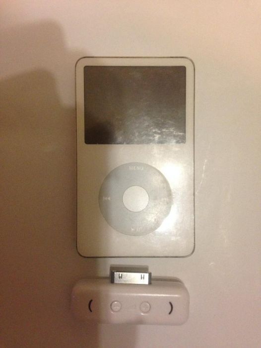 iPod 60 gb Белый + колонка(динамики микро) + FM радио + модный чехол