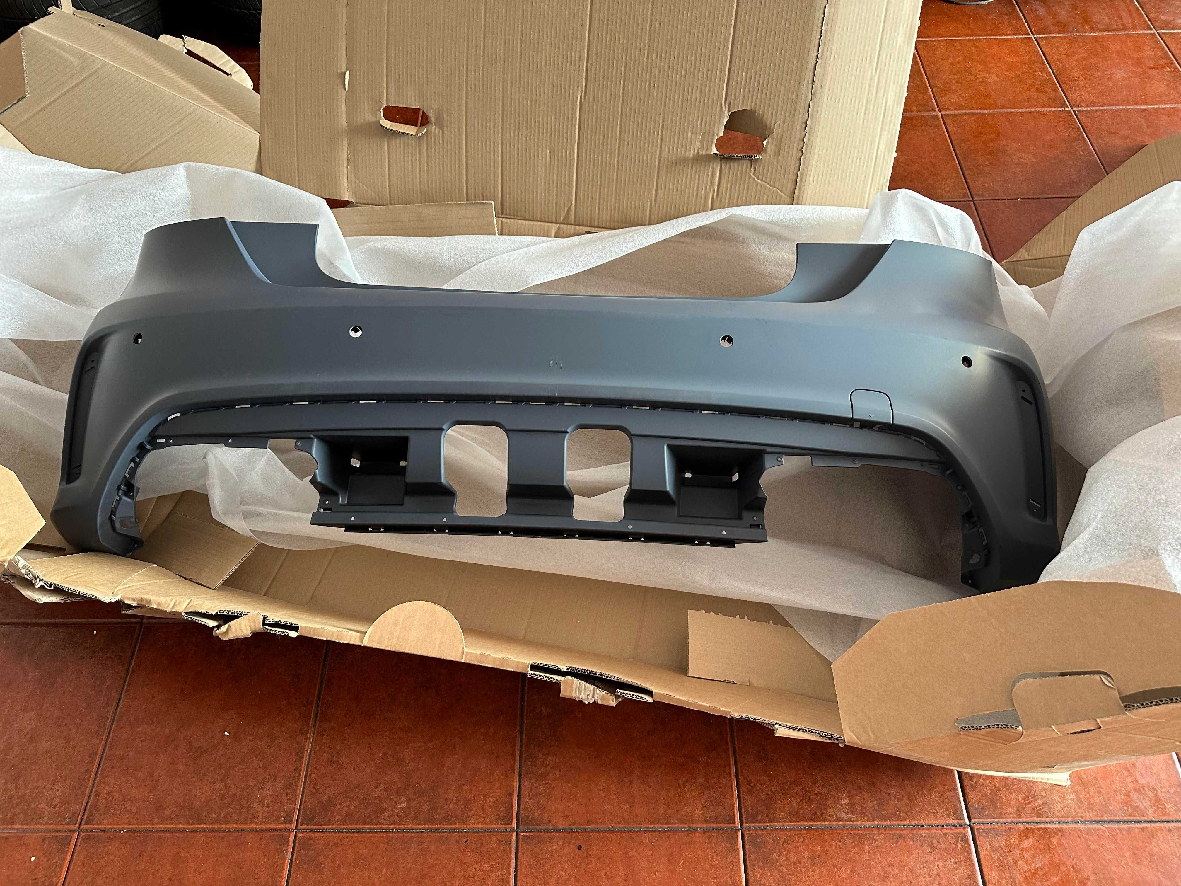 Para-choques NOVO AMG traseiro Mercedes Classe A W176 modelo 2012/2018