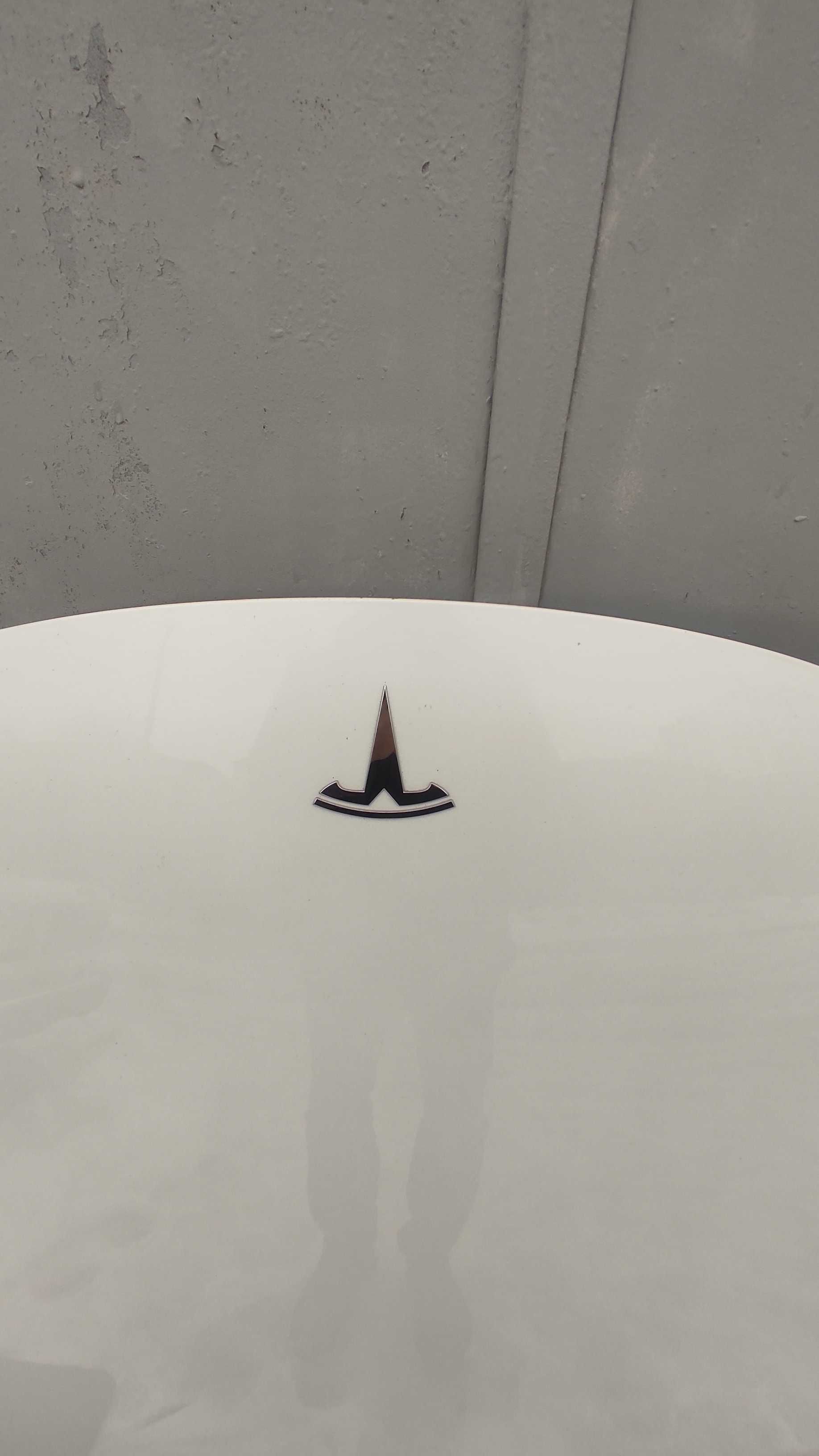 Tesla Model 3 Капот в ідеальному стані