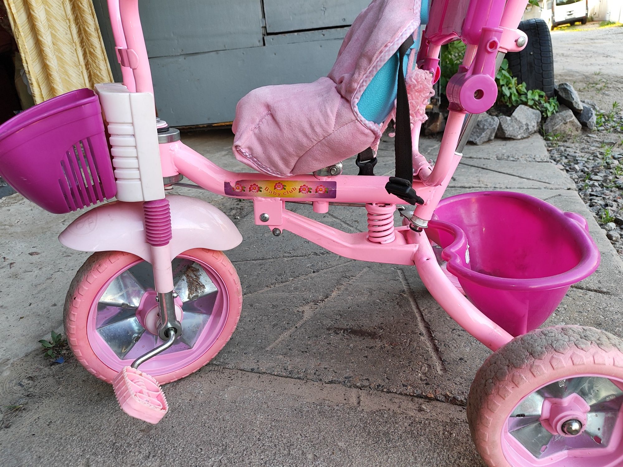 Детский розовый велосипед трёхколёсный