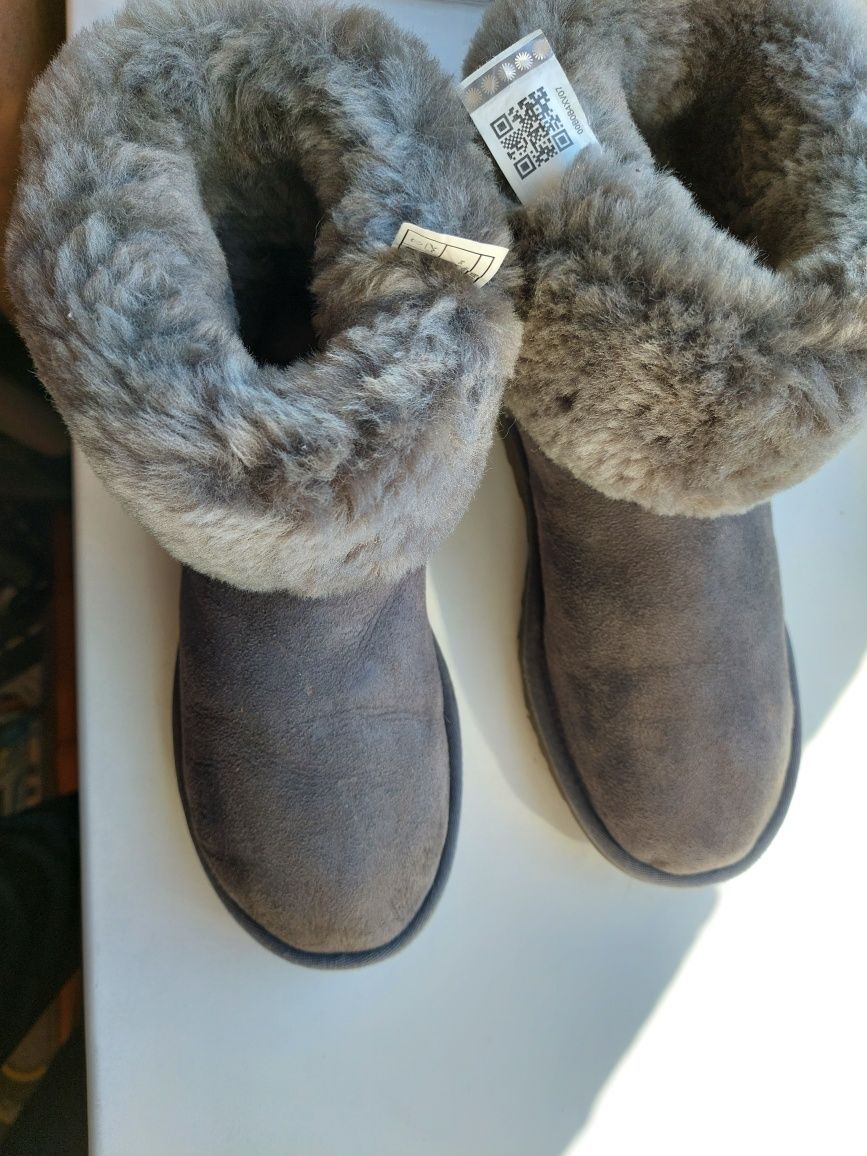 Угги UGG 5825 Classic Short 37 (US6)
ботинки emu