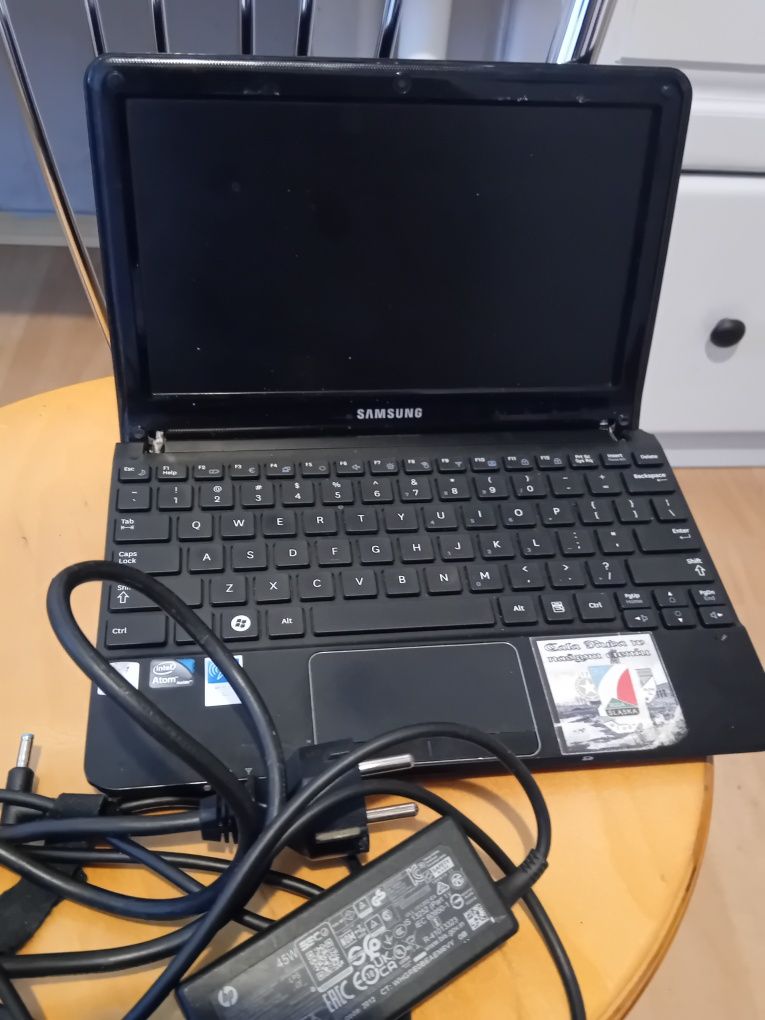 Netbook Samsung NC 110- wysłużony ,3 uszkodzone  Tablety + mały bonus
