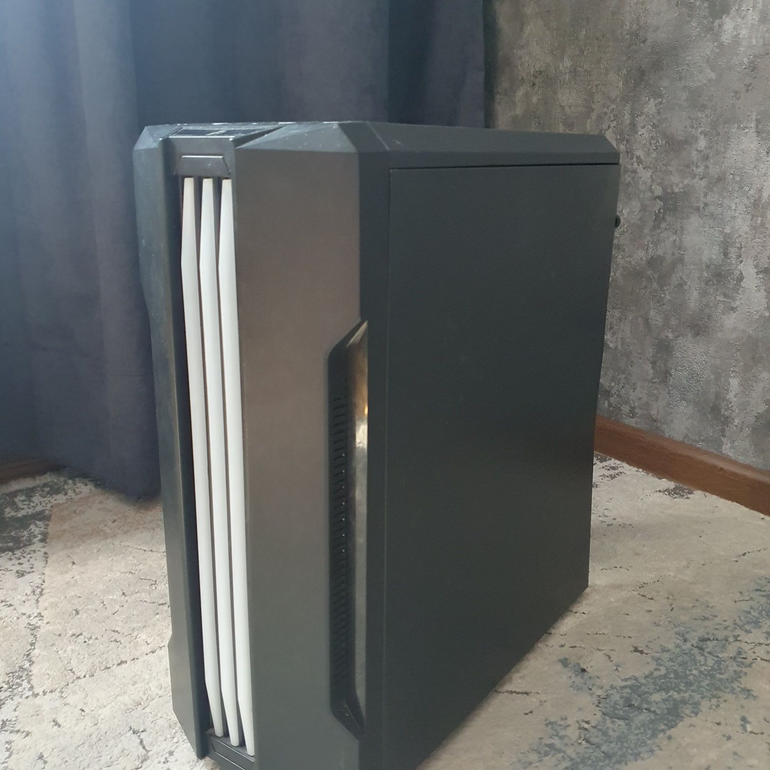 Rainbow R3 gaming case.