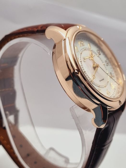 Редкие золотые часы