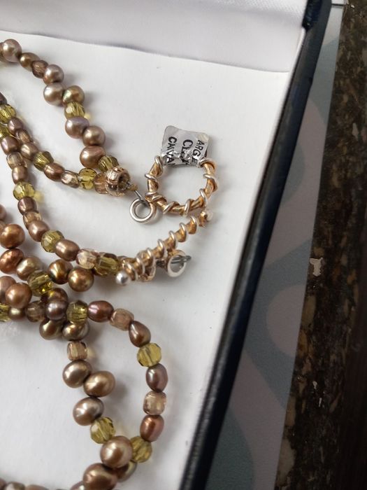 Прикраса з натурального оксамиту та срібла.