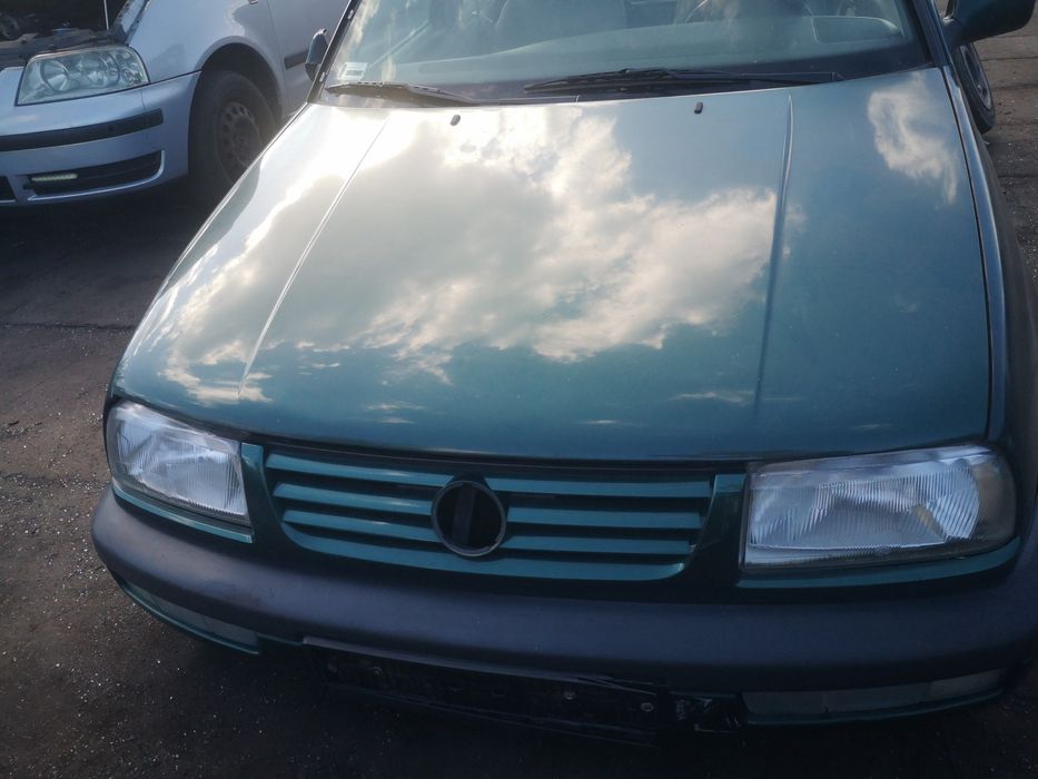Volkswagen Vento A3 maska silnika LC6P