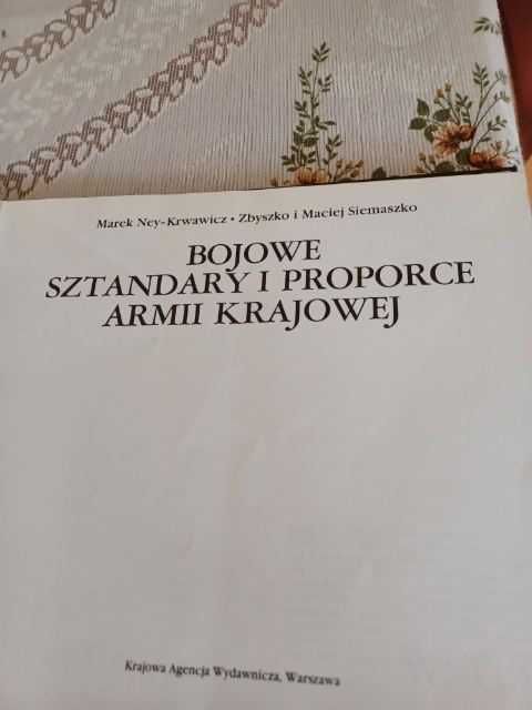 album Bojowe Sztandary i proporce Armii Krajowej