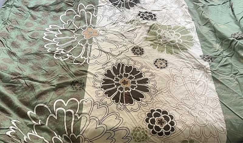 Satynowy komplet pościeli zielonej w kwiaty Andropol 200cmx220cm