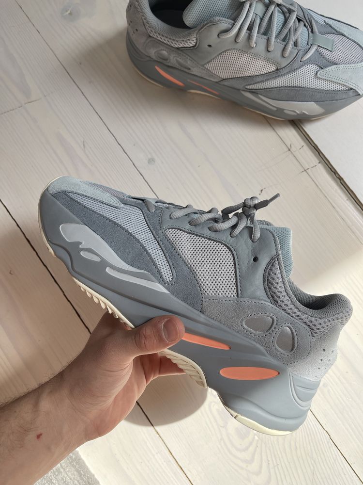 Yeezy 700v1 interia