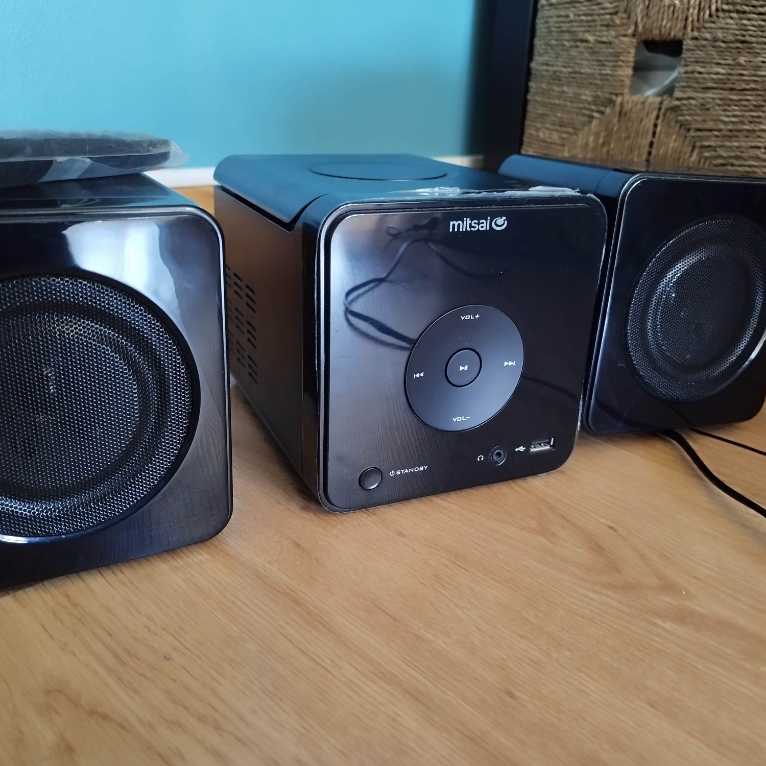 Mini Hi-Fi da marca "Mitsai", modelo CM1006