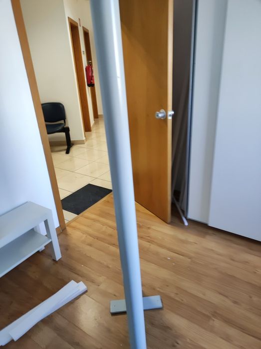 Biombo vidro e metal