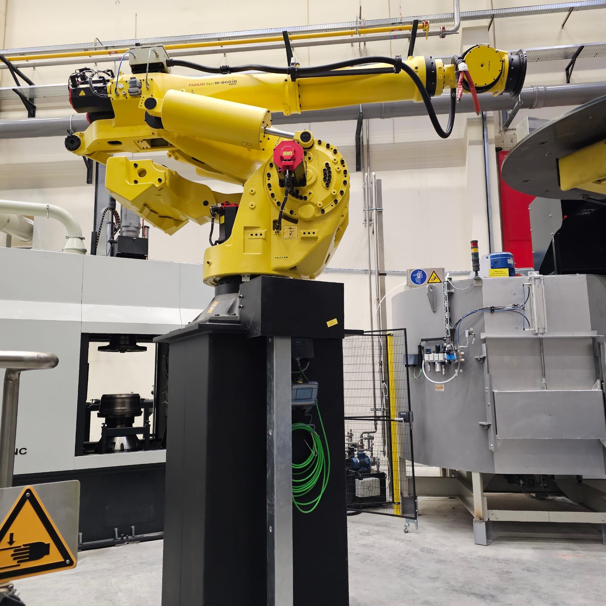 Fanuc M-900Ib/400L