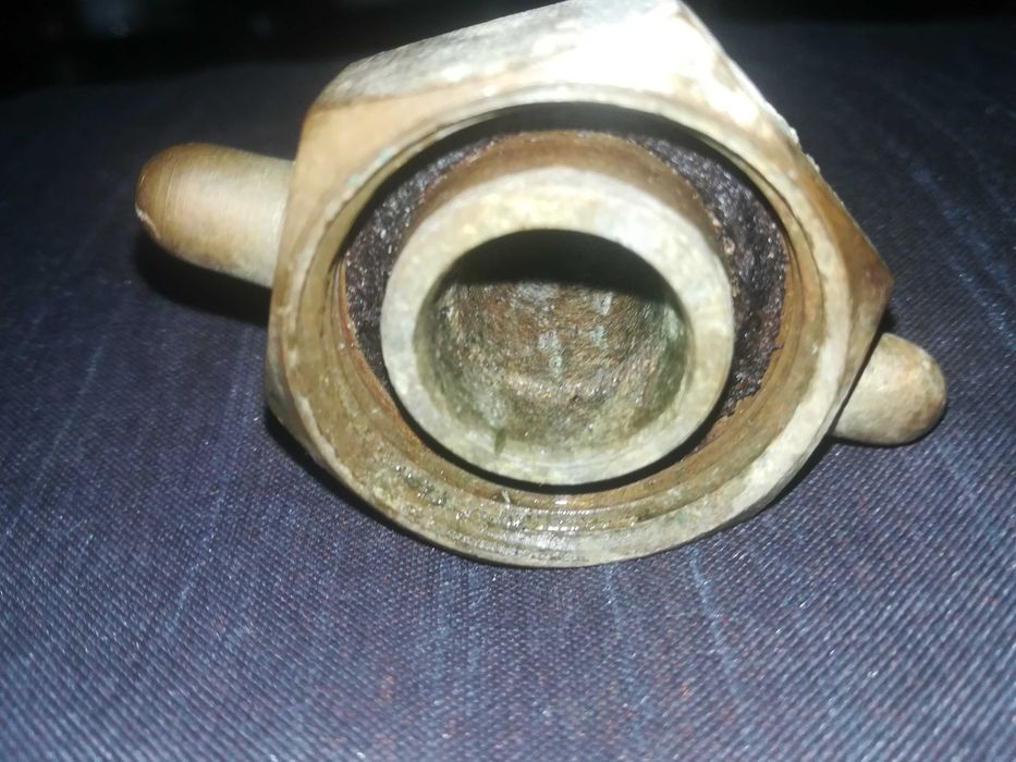 Zabytkowe mosiężne złącze do szlaucha