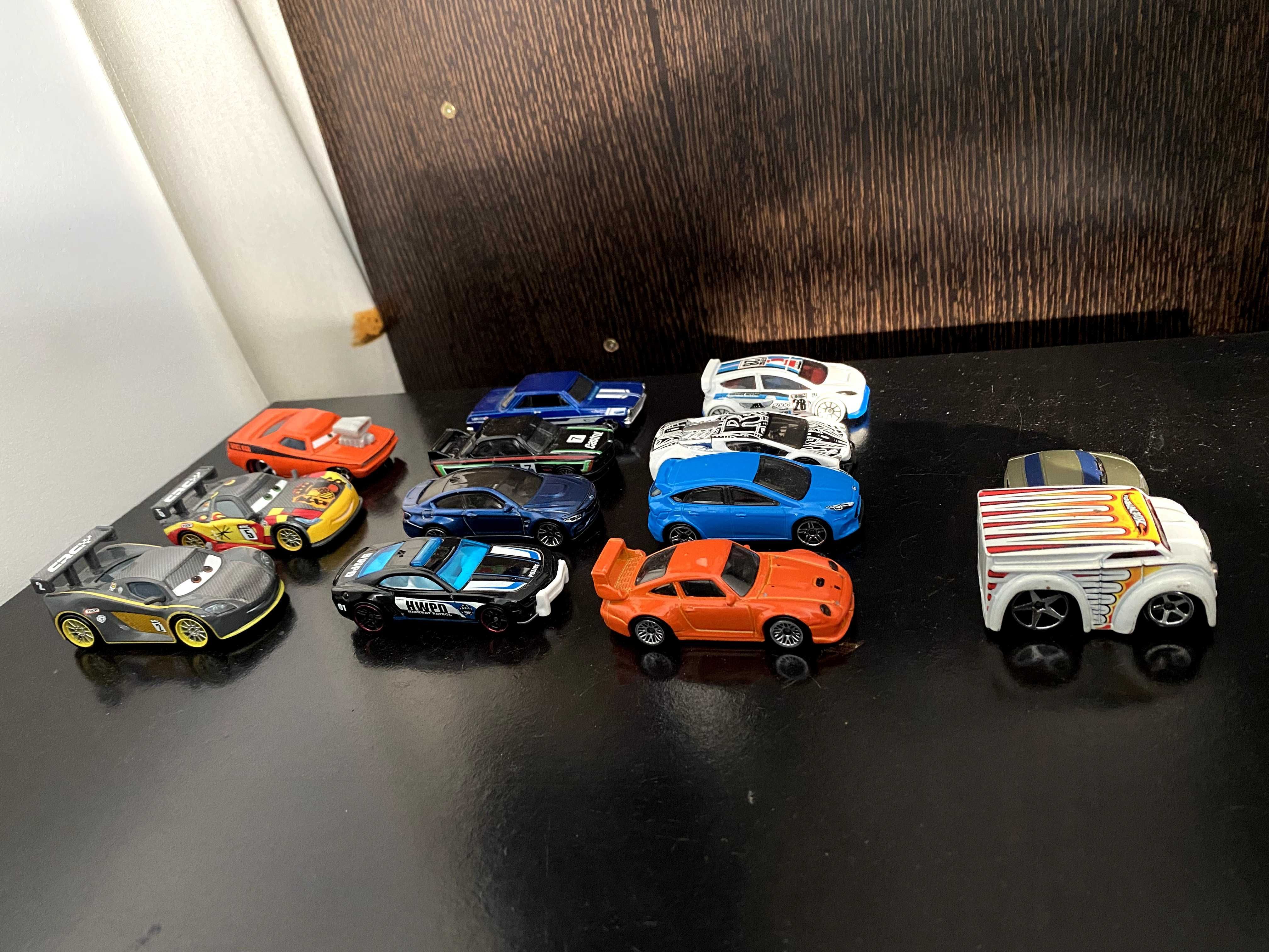 Carros Hot wheels, Cars e Outros