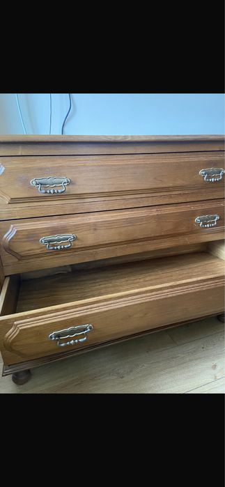 Cama, mesinha , comoda , estrado e colchao