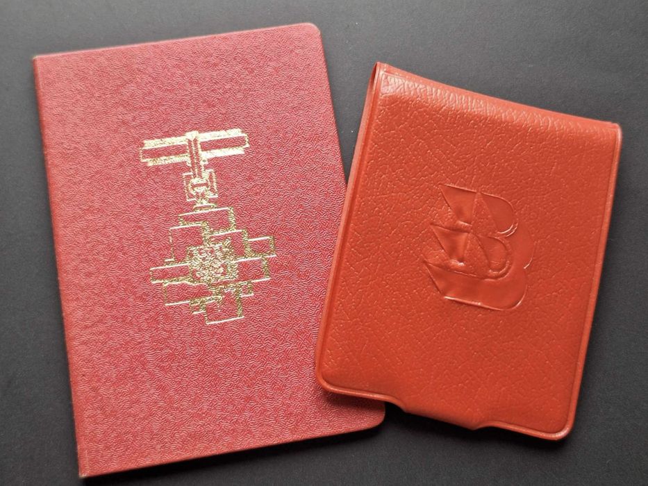 Złota odznaka Zasłużony dla Budownictwa z legitymacją w etui PRL