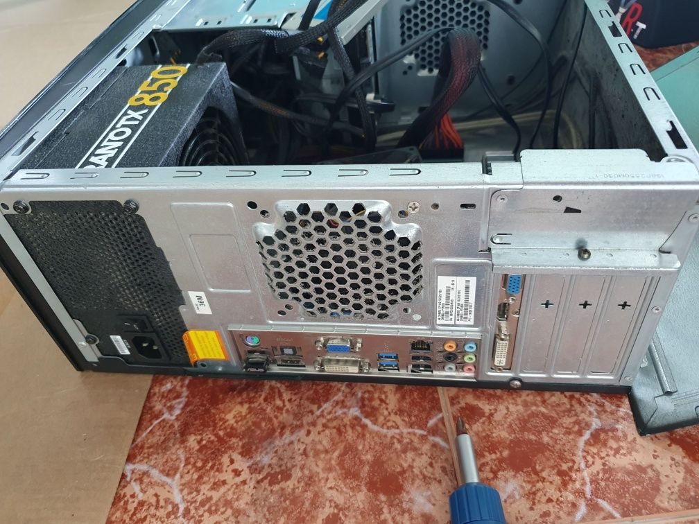 Vendo computador Torre Asus I5 3000Ghz  6 gb ram, disco 256 ssd, gf 53