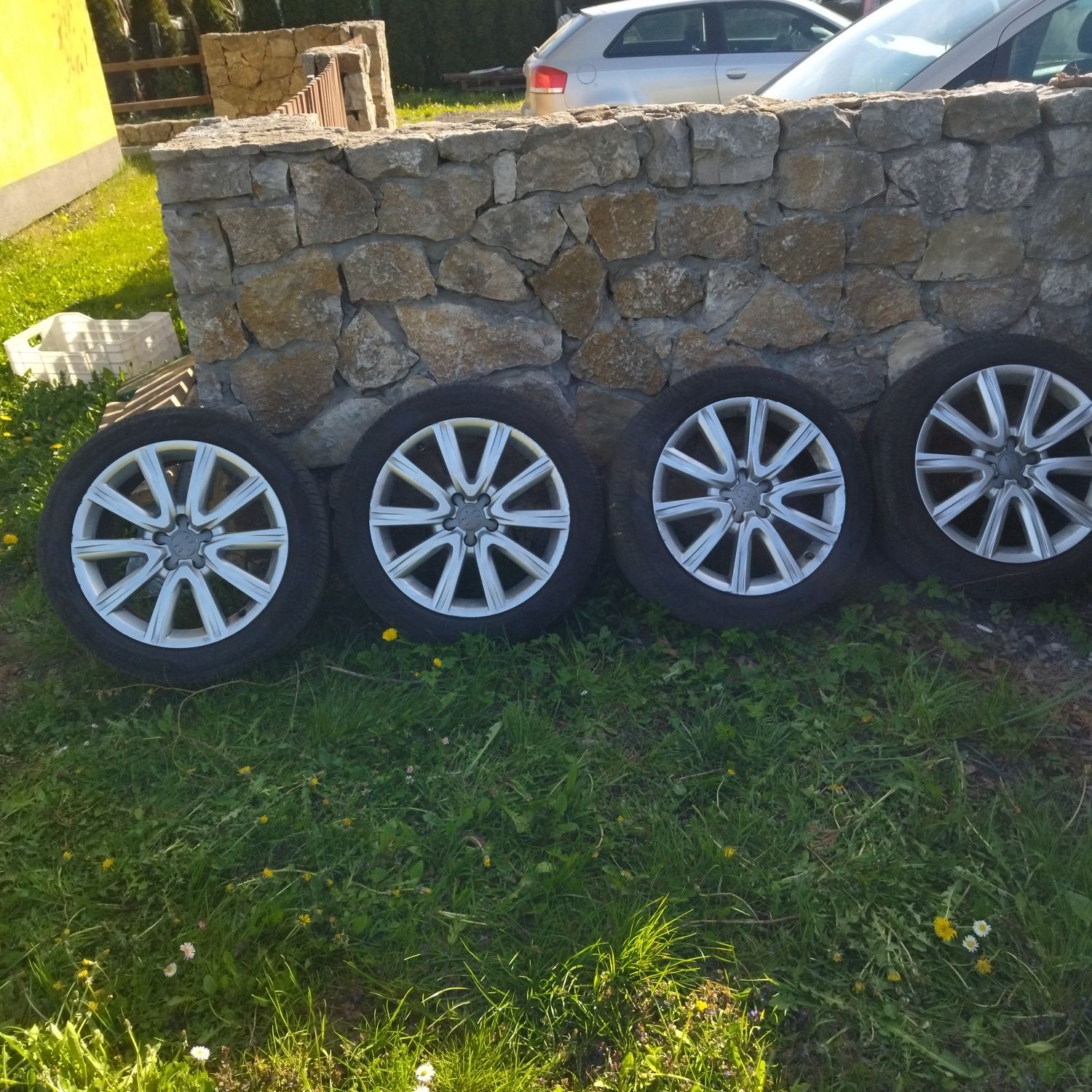 Felgi aluminiowe Audi ( oryginalne )18cali razem z oponami Pirelli