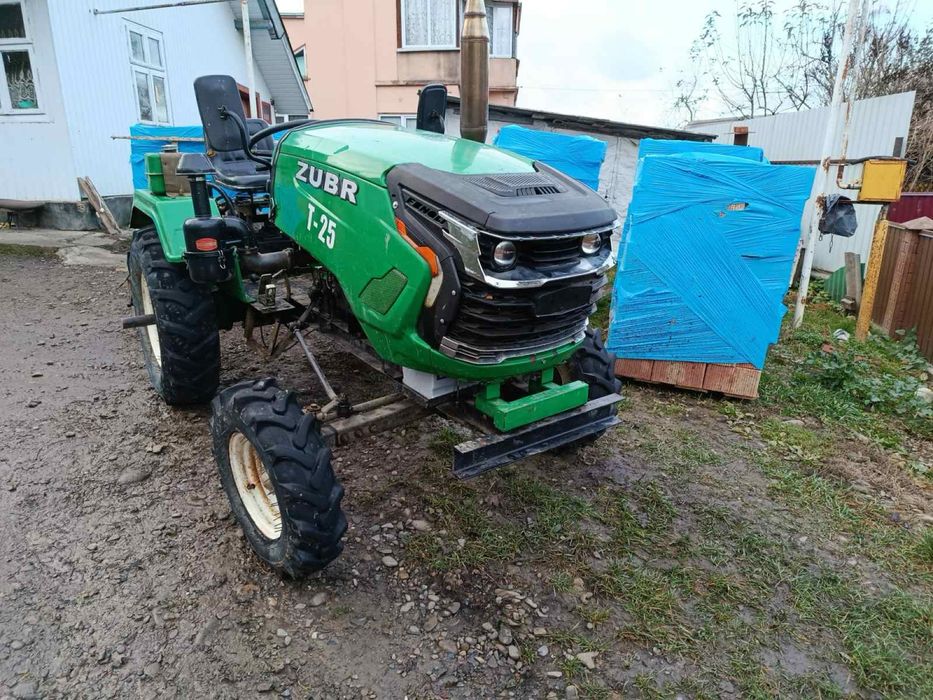 Продам трактор у хорошому стані Zubr t 25