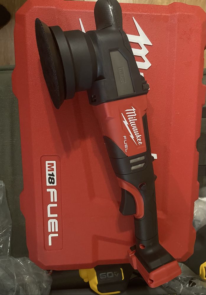 Безщіткова акумуляторна полірувальна машинка Milwaukee 2684