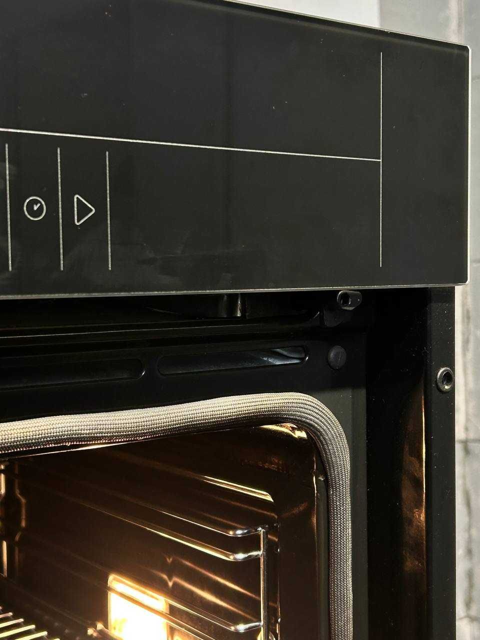 Духова шафа Grundig GEBM 25000 BP / з піролізом та сенсорним меню!