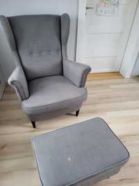Fotel Ikea STRANDMON szary z podnóżkiem
