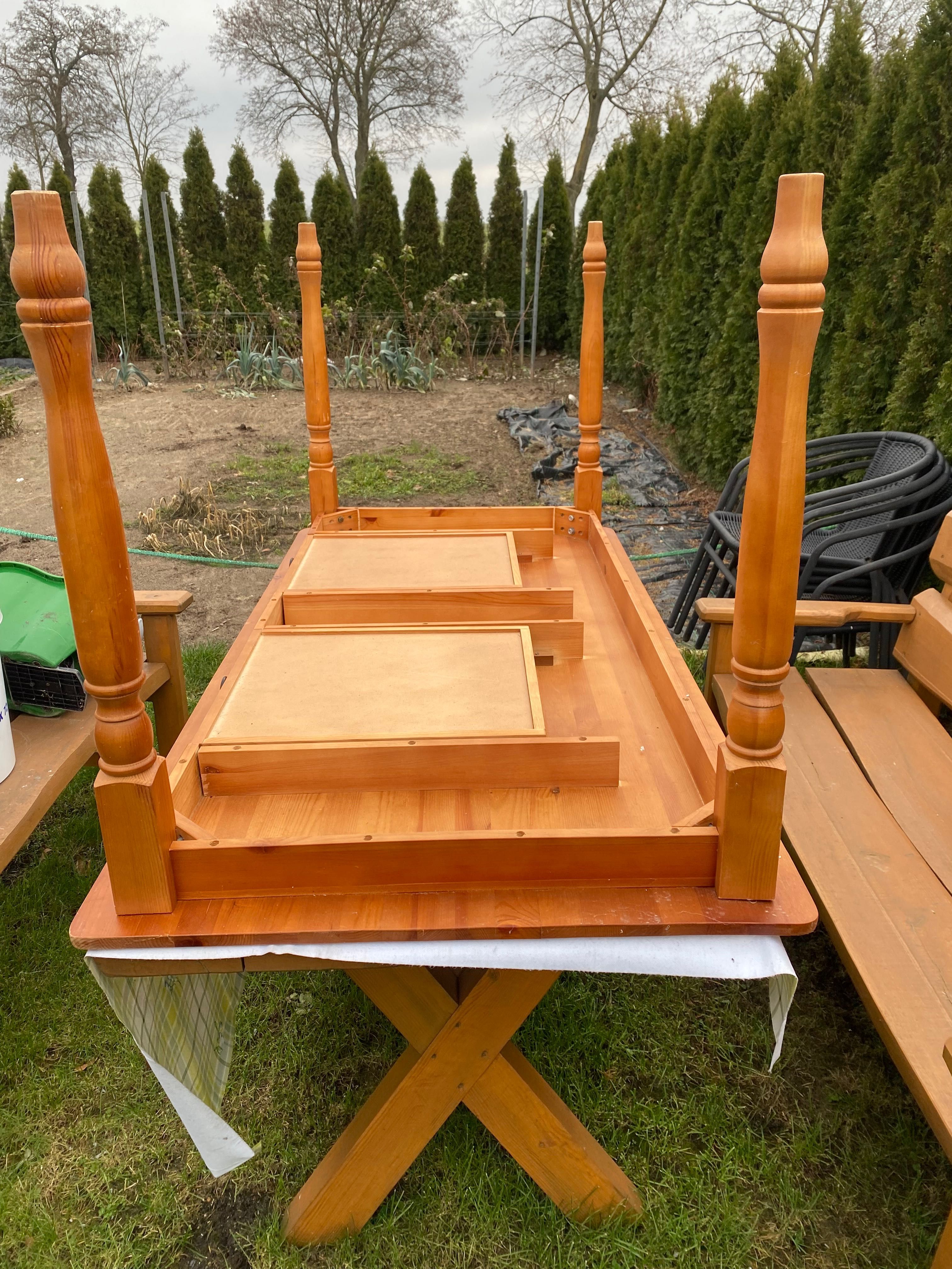 Stół   drewniany