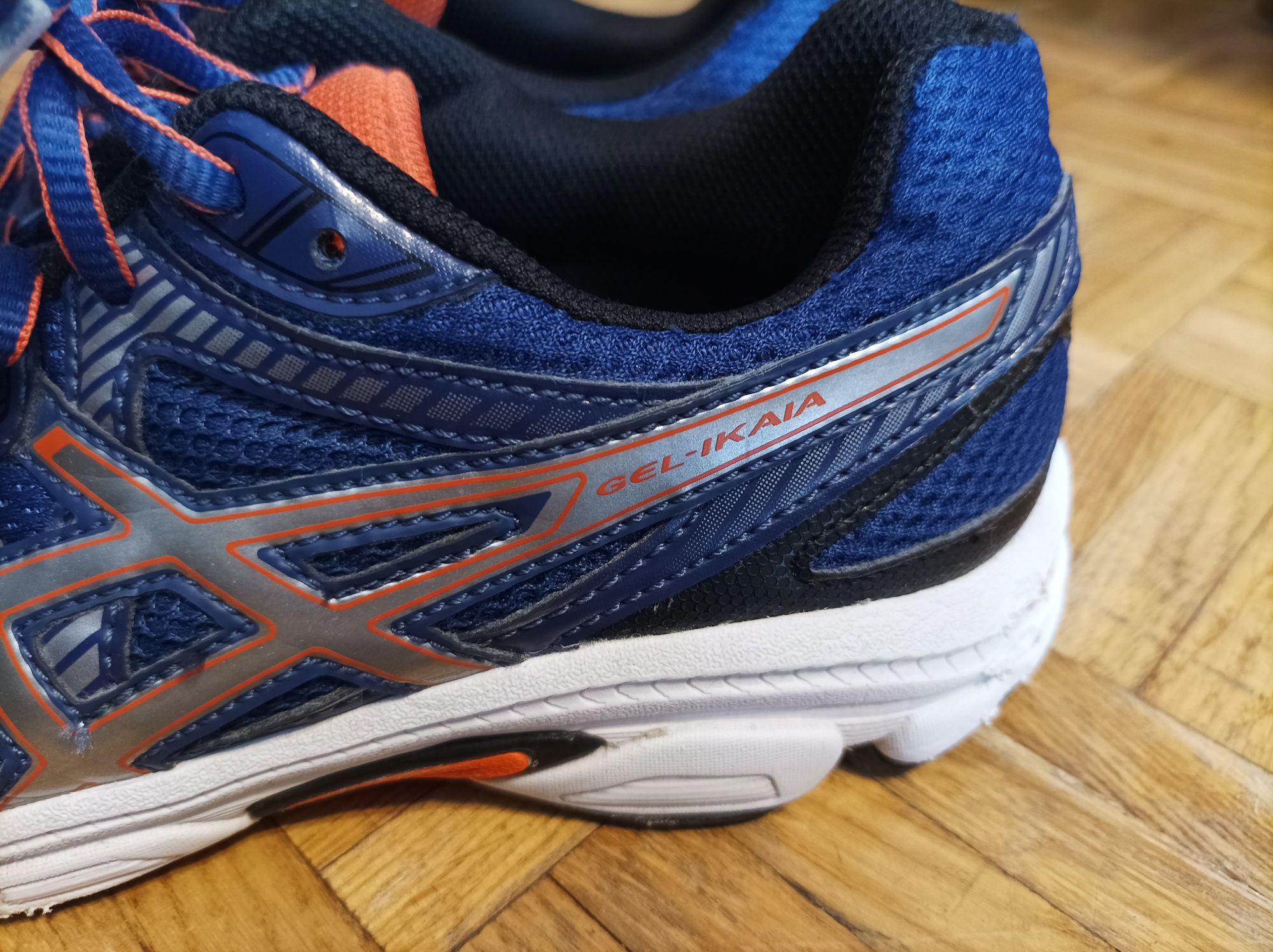 Buty sportowe damskie Asics Ikaia