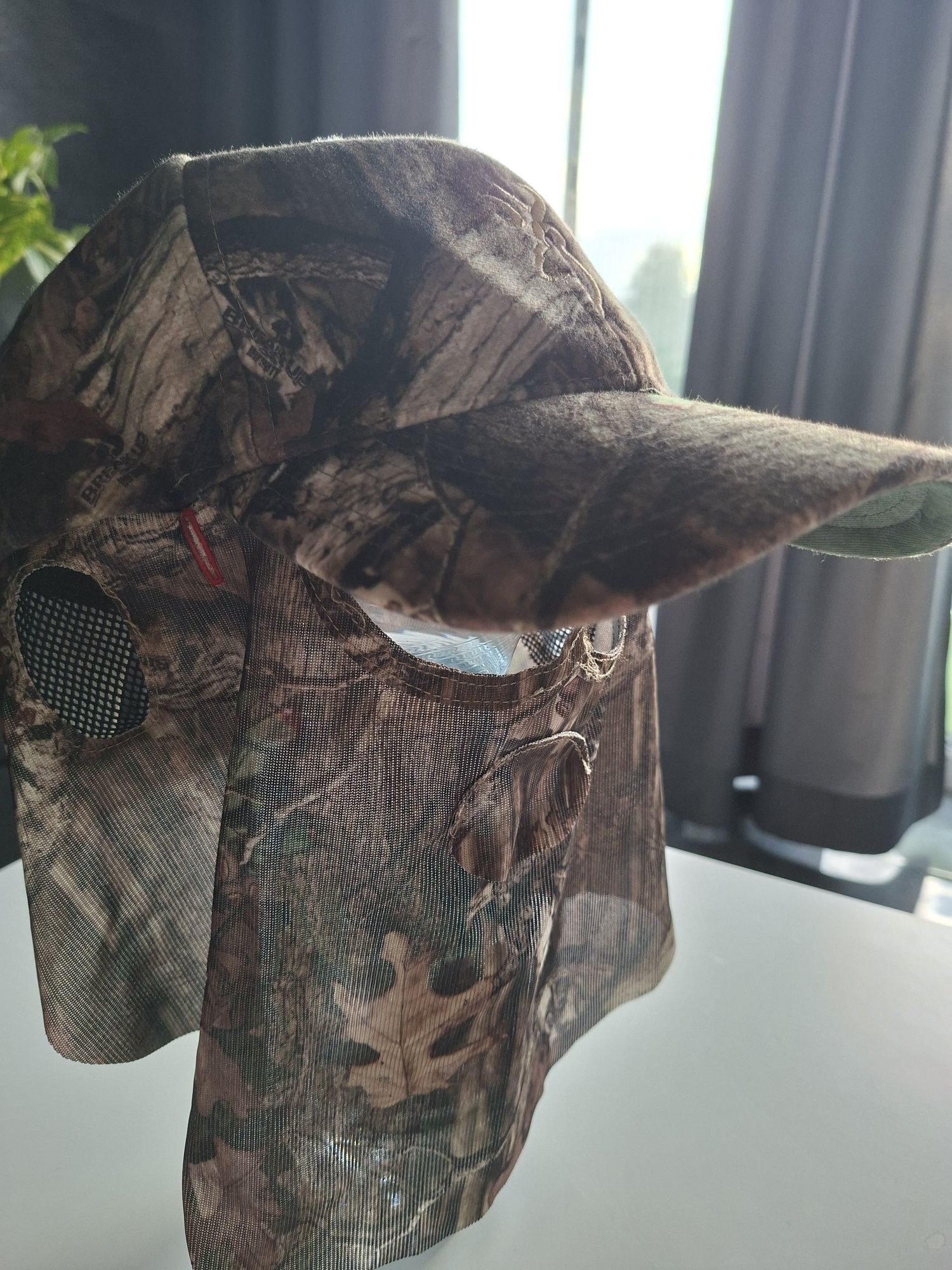 Czapka dla myśliwych z zamkniętą twarzą.