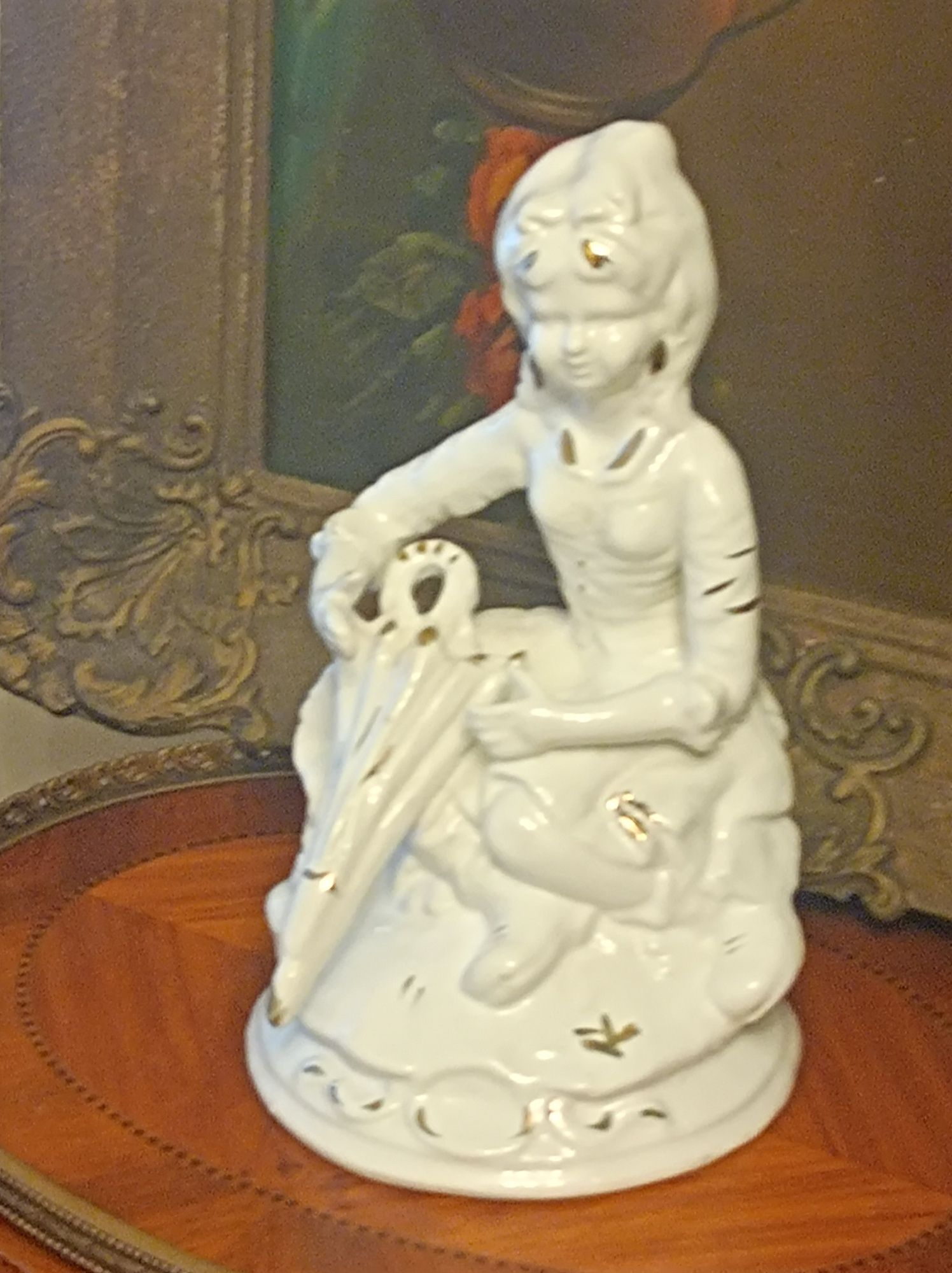 Porcelanowa dama z parasolką.Capodimonte.Stara porcelana Vintage.