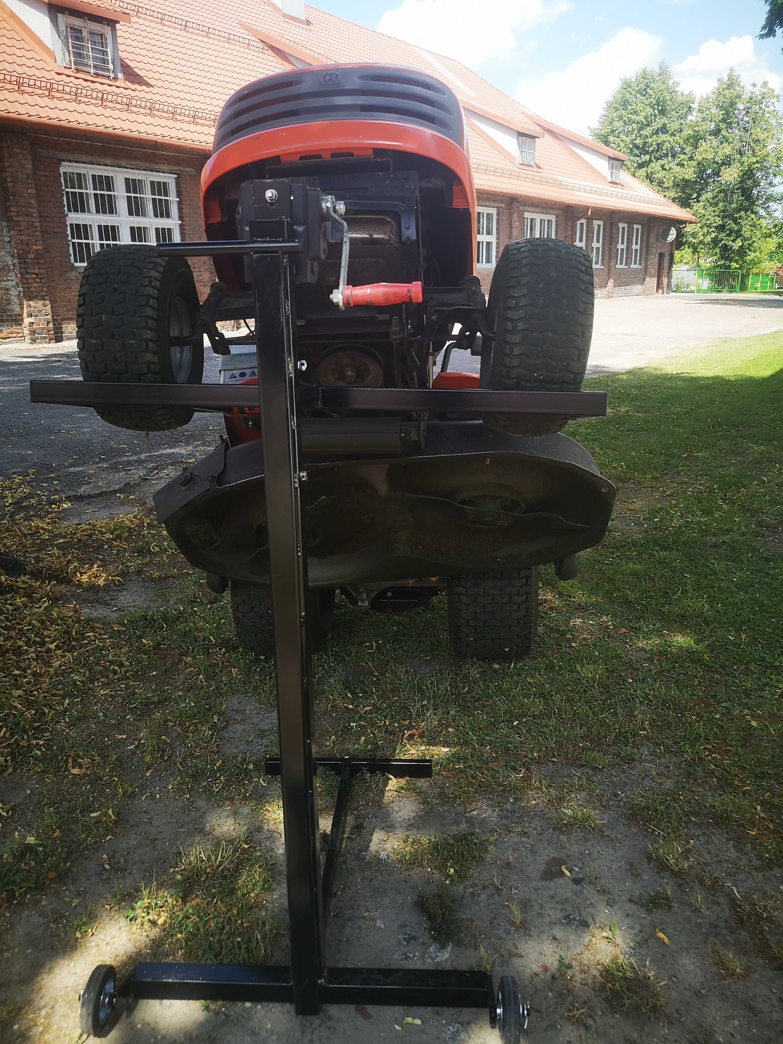Podnośnik do traktorka kosiarki
