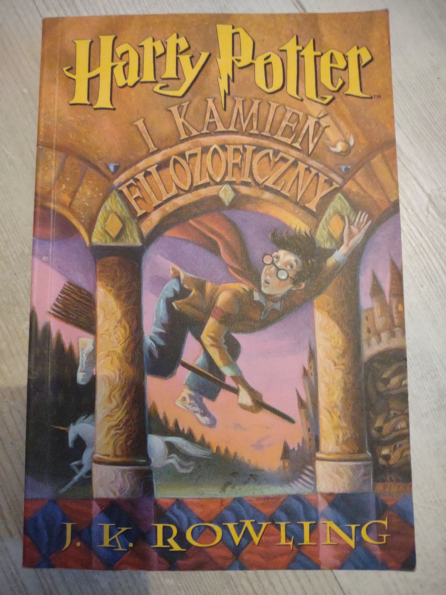 Ksiązka Harry Potter i kamień filozoficzny. Wysyłka tylko do 22 go.