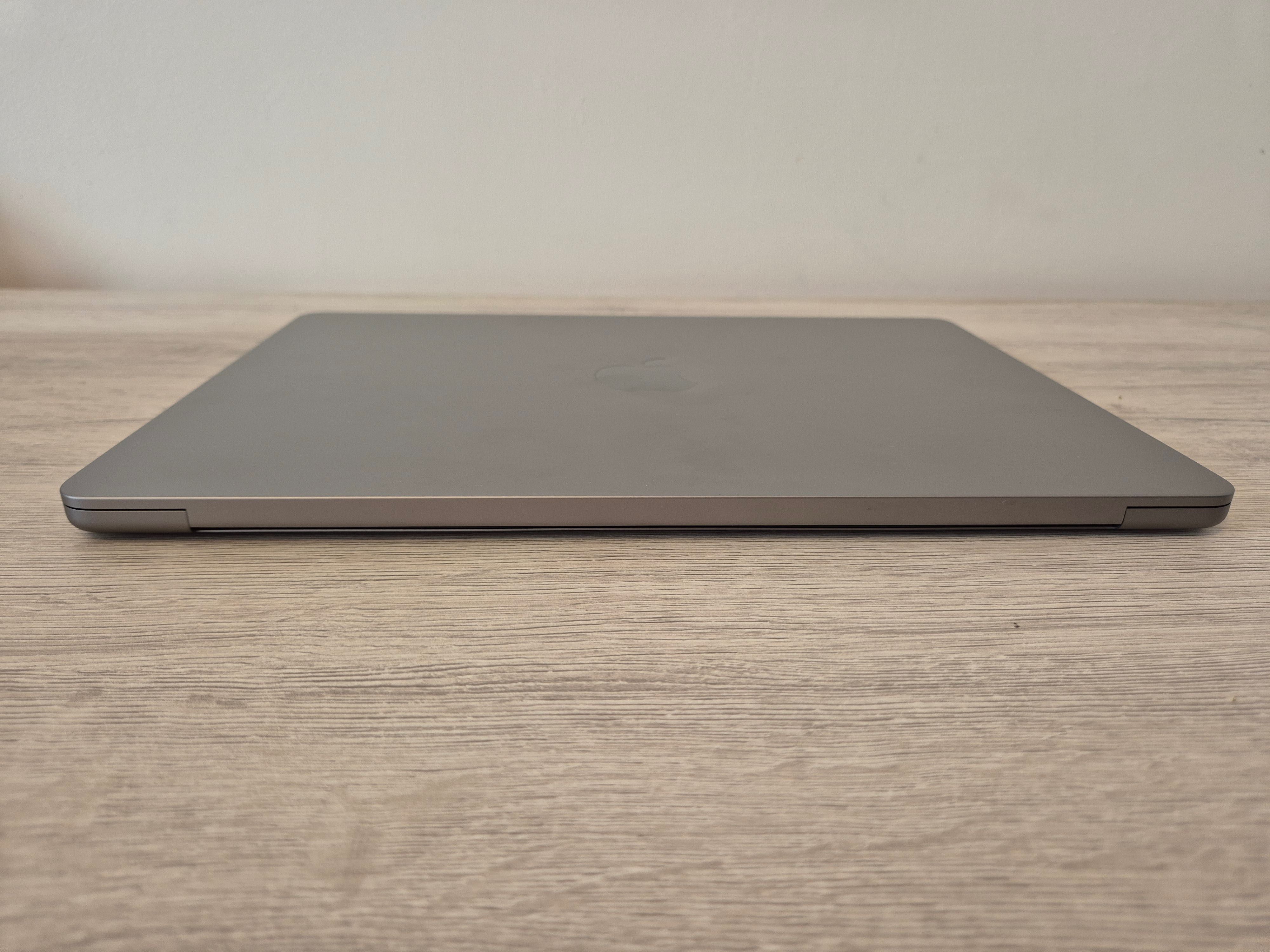 Macbook AIR 13.3/M2/8/256/Space Gray/10 Cykli