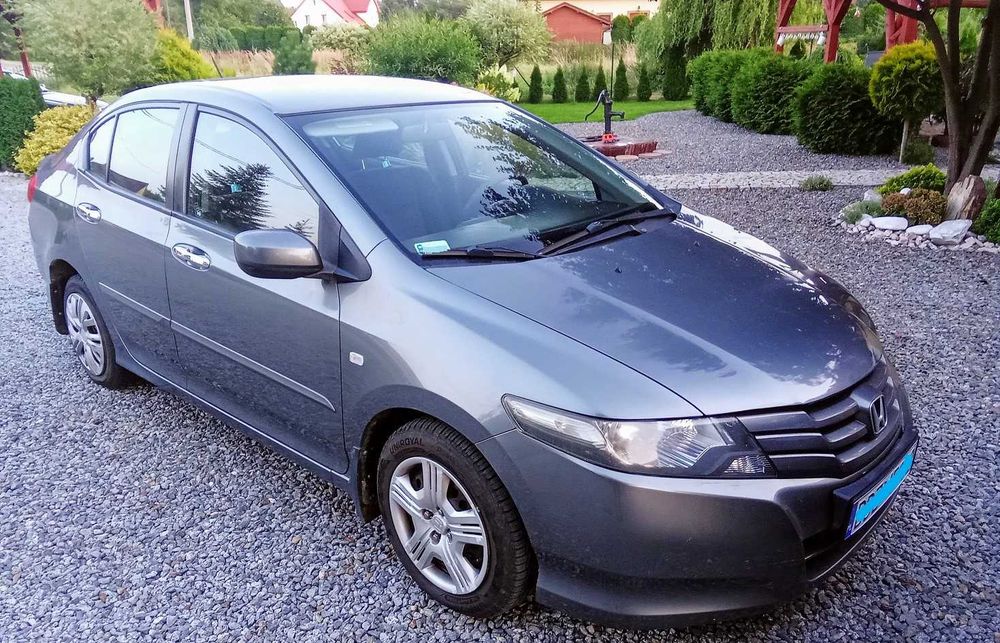 Honda City   Sedan   1.4 benz  100KM    model 2010