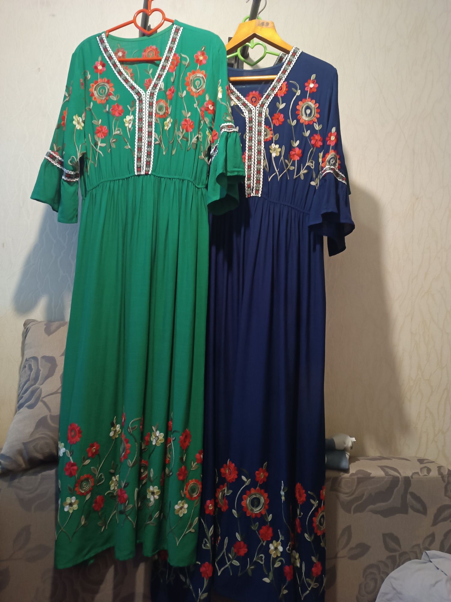 Платья вышиванки в двух цветах .