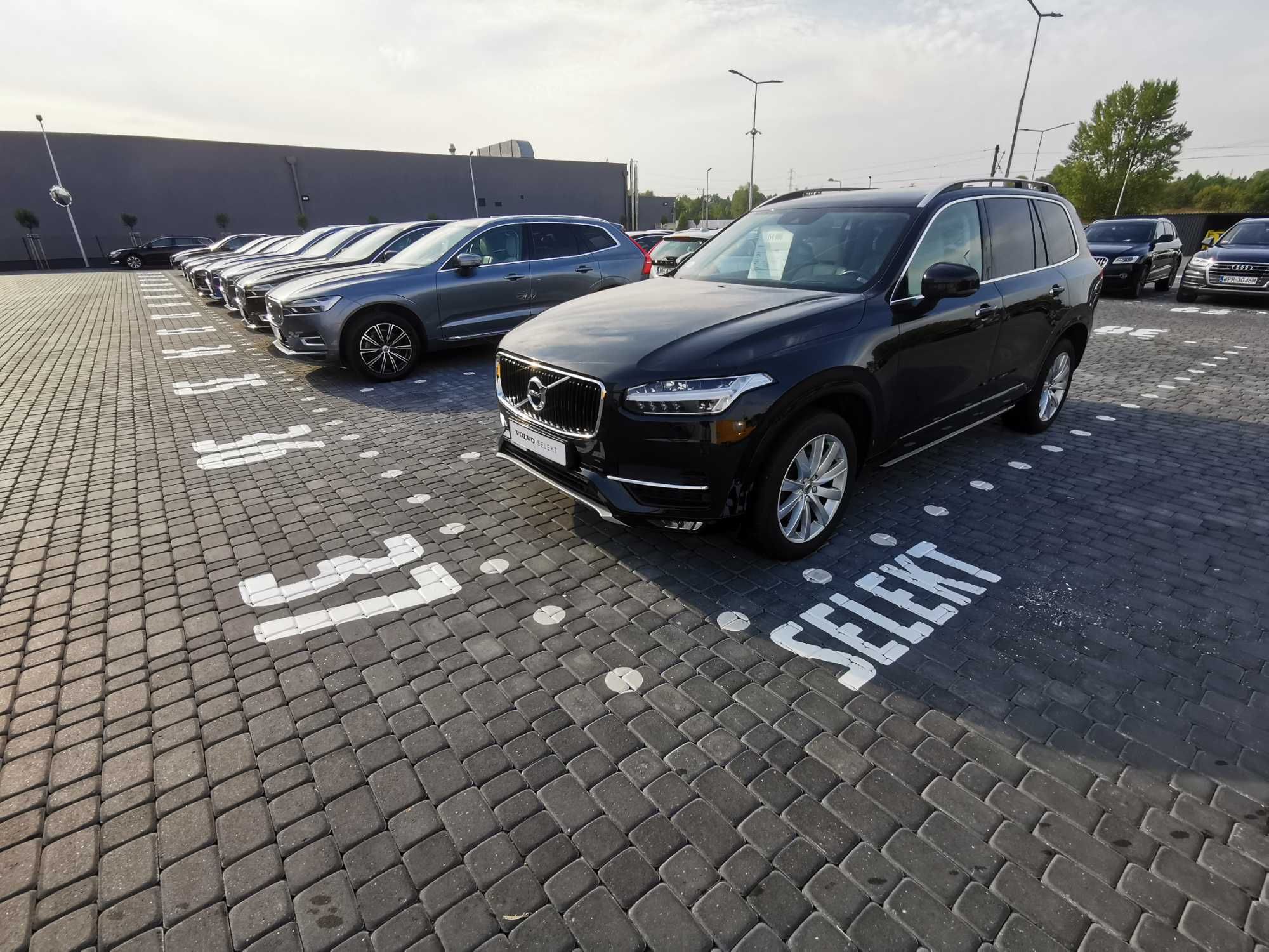 znaki oznakowanie poziome malowanie pasów linie pasy parking