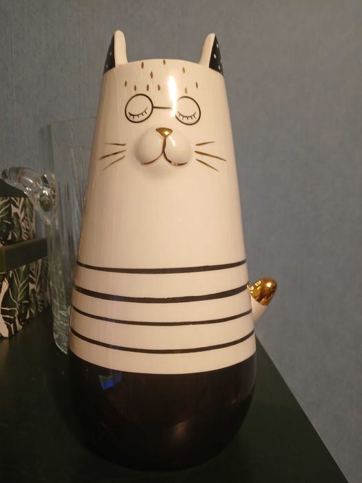 Zabawny ceramiczny wazon-kot