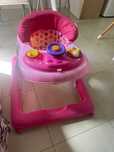 Andador de Bebê Rosa com Volante e Brinquedos - Em Ótimo Estado