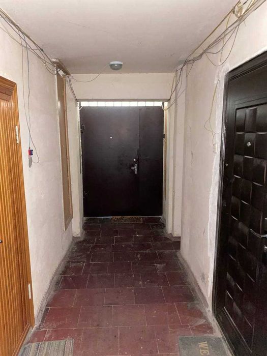 Продам 1 комн  гостинку Тополинная 10