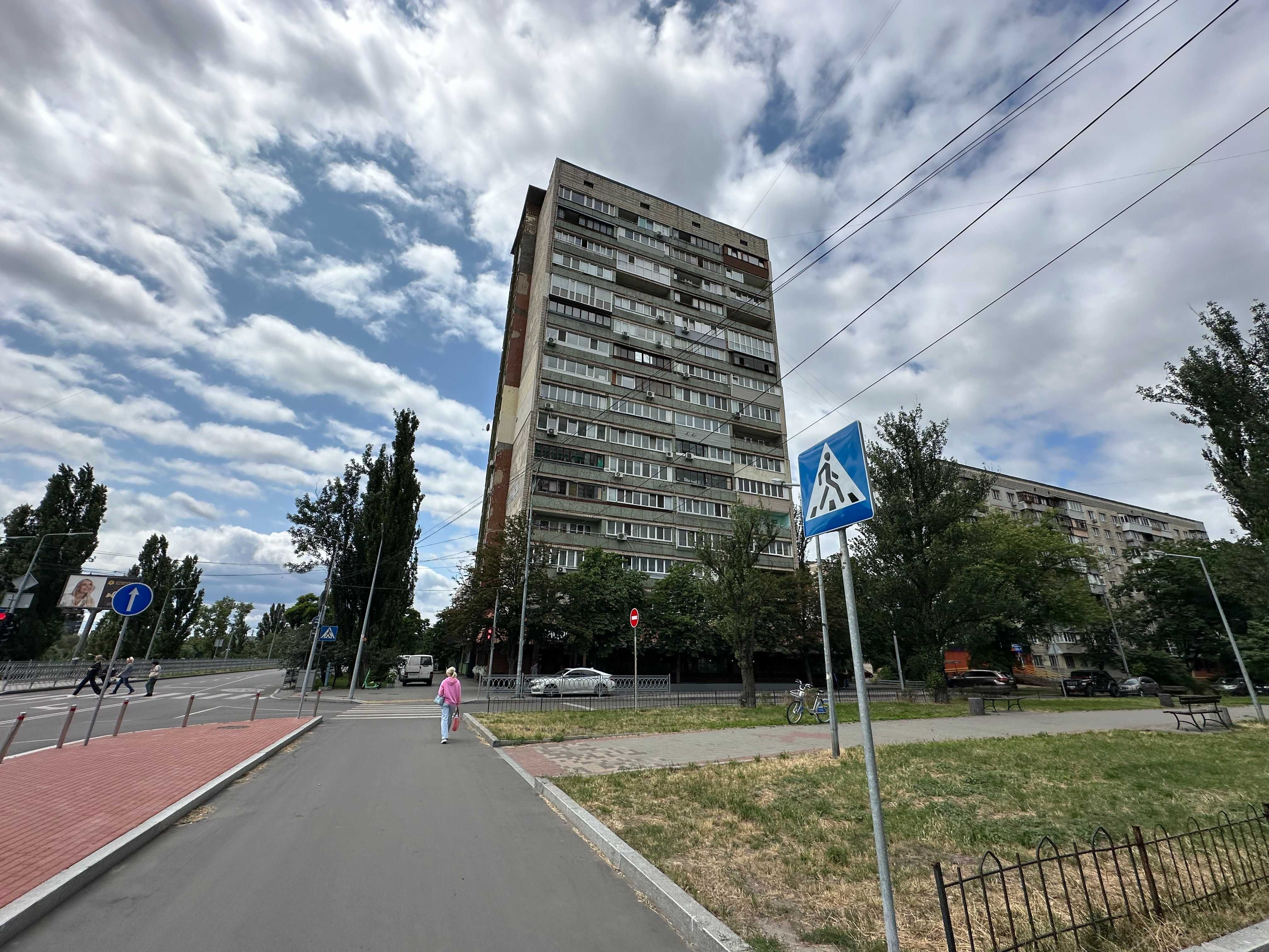 Продам видовую 1-комнатную квартиру 43 м2 на Русановке!
