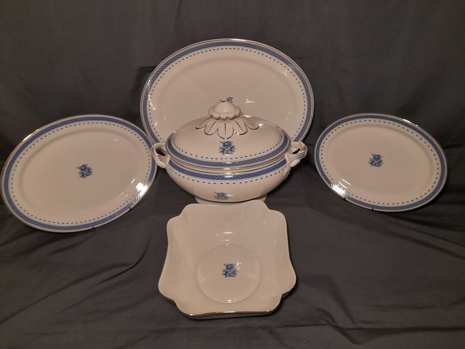 Pratos Vista Alegre, travessas, terrina - Serviço Cozinha Velha